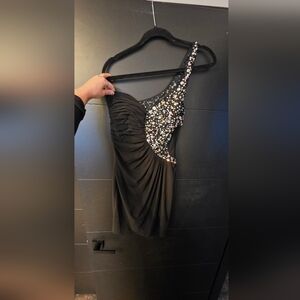Chic Black One-Shoulder Dress with Sparkling Accents